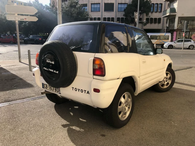 TOYOTA RAV4 BREAK 4X4 130CH