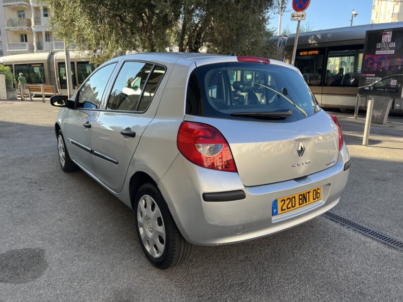 RENAULT CLIO III Pack Authentique 1.4i 100CH
